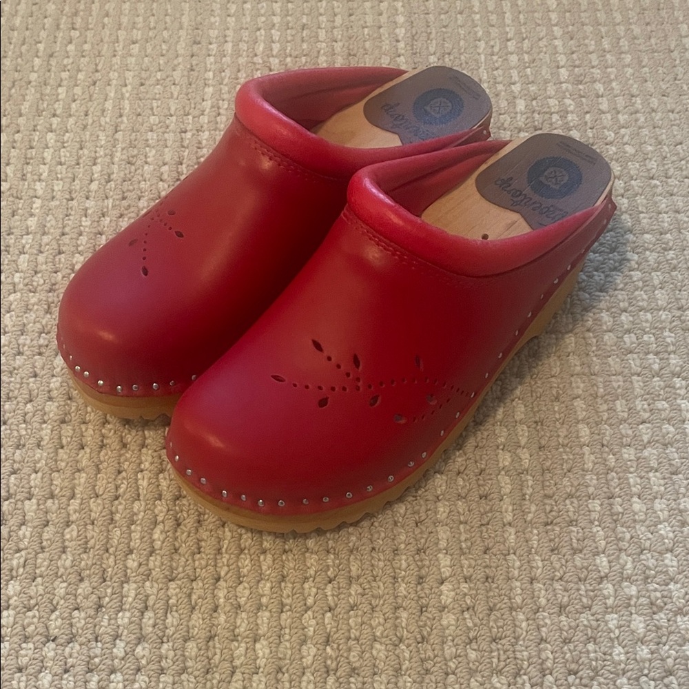 Women's Red Leather Clogs with Swedish Design Detail - Picture 7 of 7